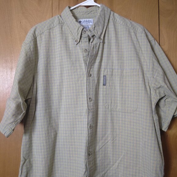 Columbia Men's Large Short Sleeve Plaid Button Front Shirt With Pocket - Picture 2 of 4